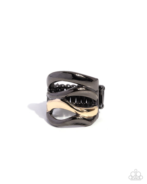 Wavy Wardrobe Black Ring