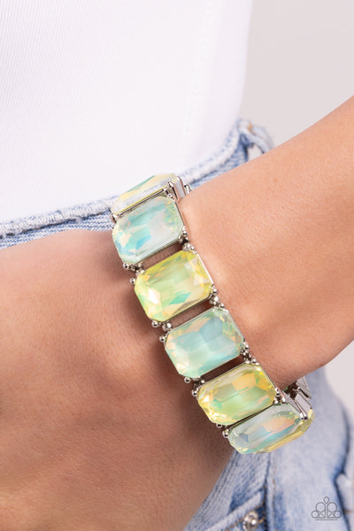 Glamorous Getaway - Green Bracelet