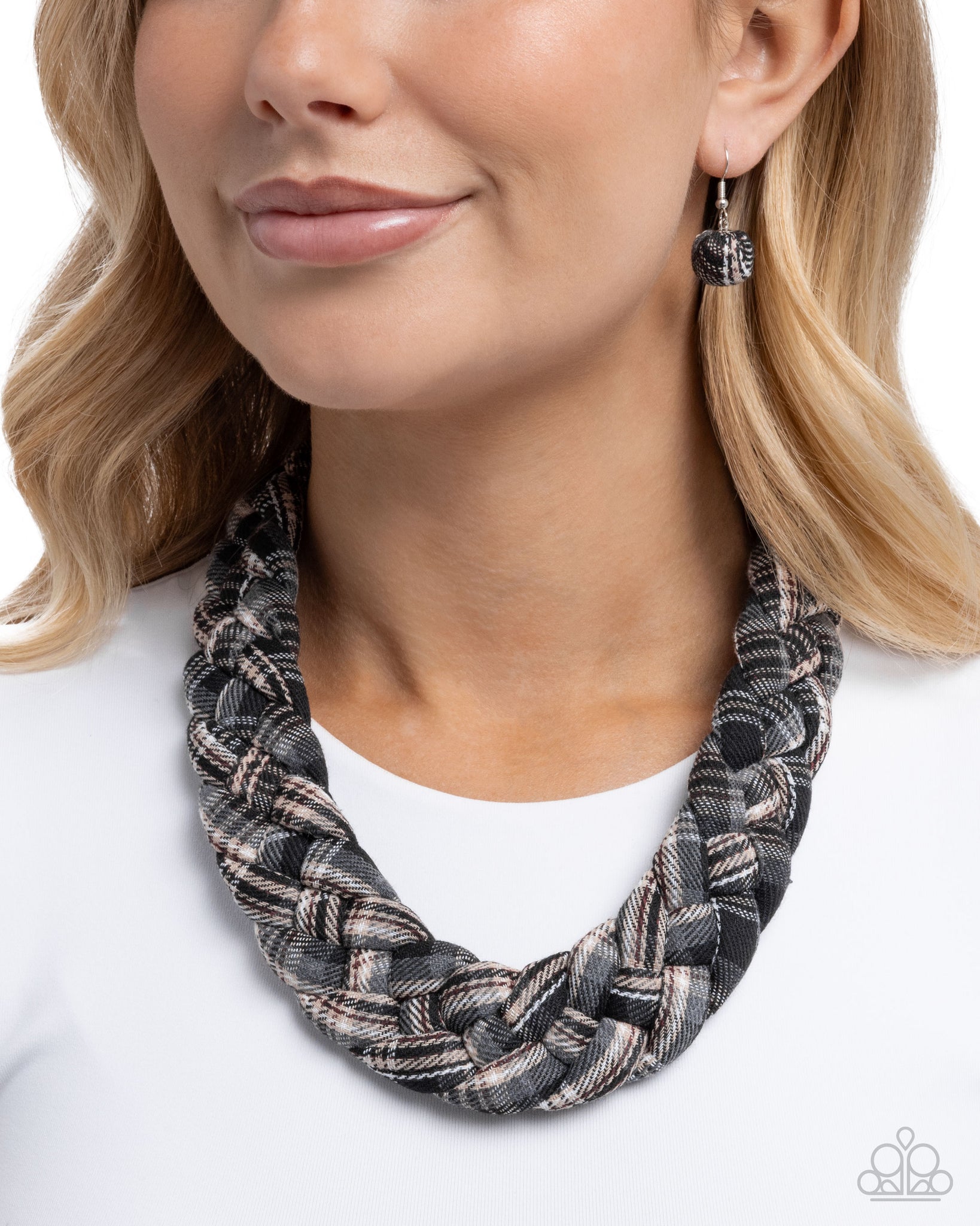 Fine Flannel Black Necklace