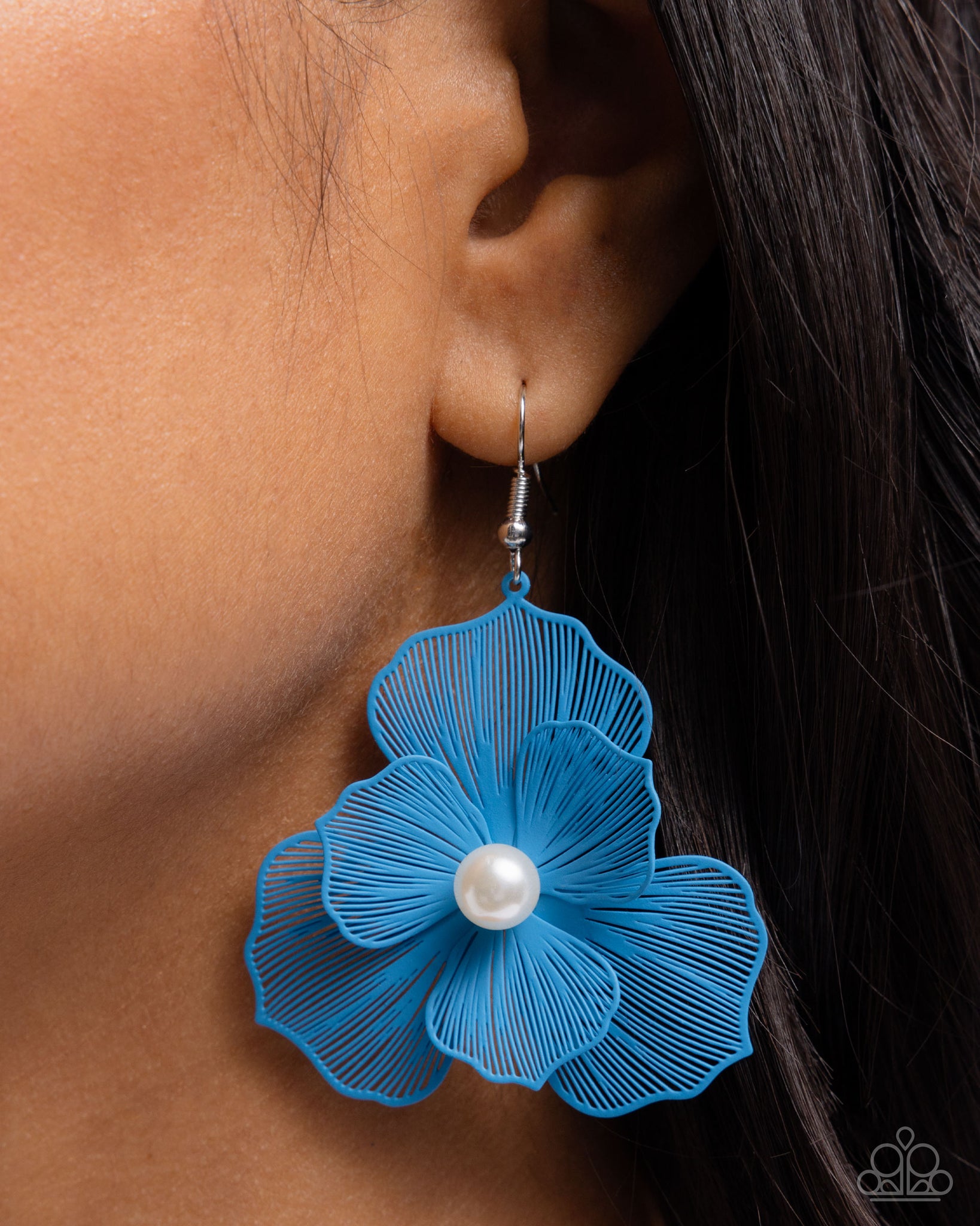 PETAL the Score Blue Earring