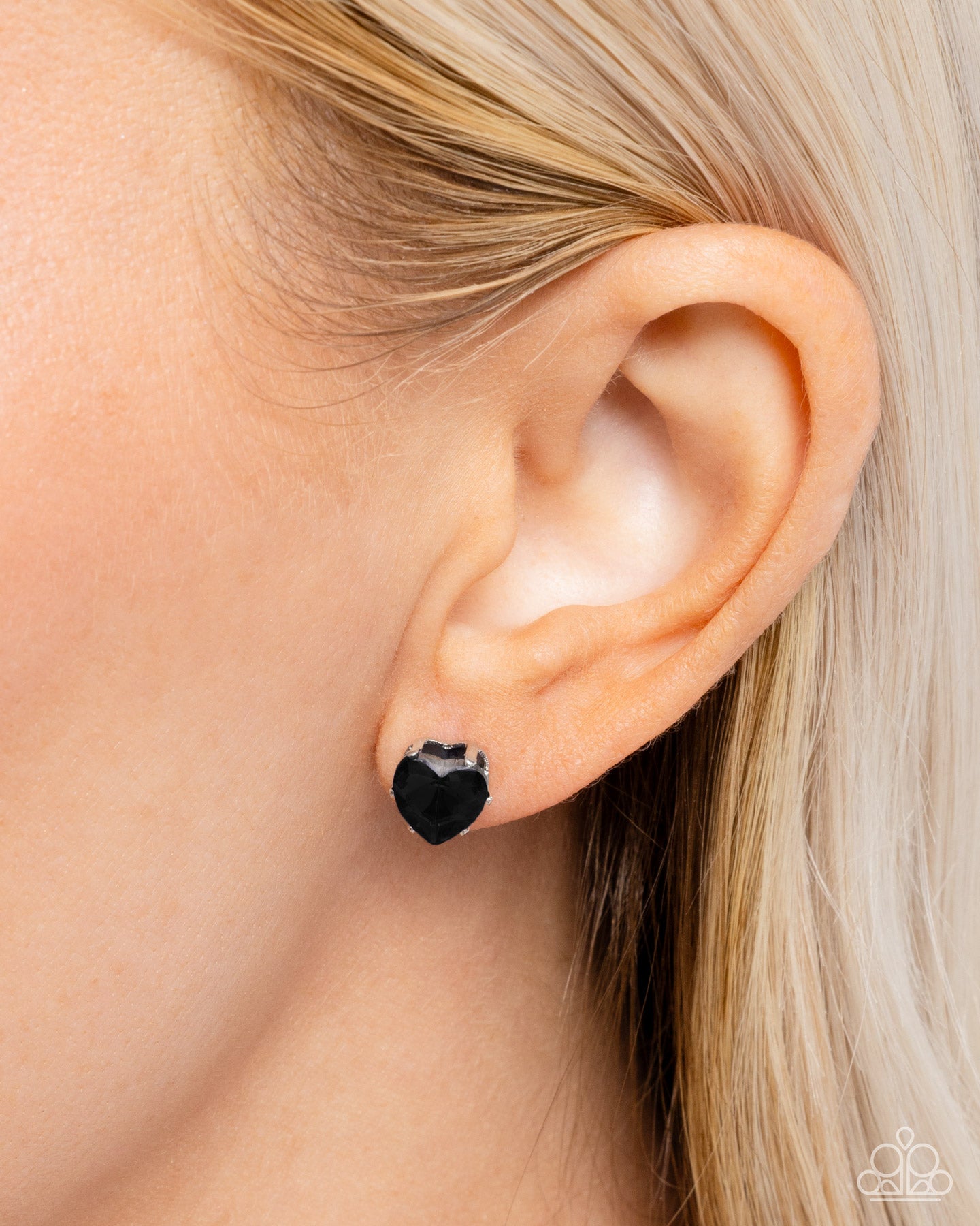 Sweetheart Stunner Black Earring
