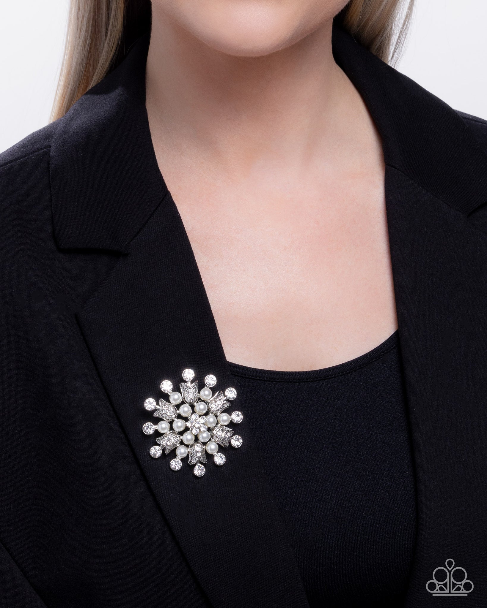 Pearly Prologue White Broach