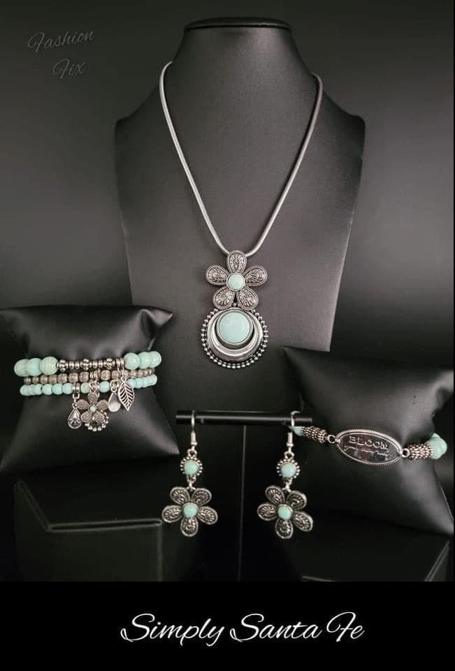 Simply Santa Fe Fashion Fix Set November 2022