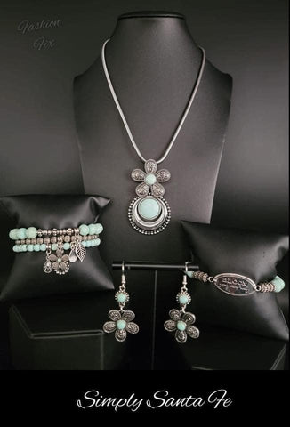 Simply Santa Fe Fashion Fix Set November 2022